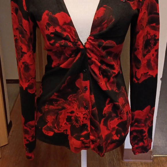 FLORAL RED AND BLACK BUTTON UP SWEATER - Picture 2 of 6
